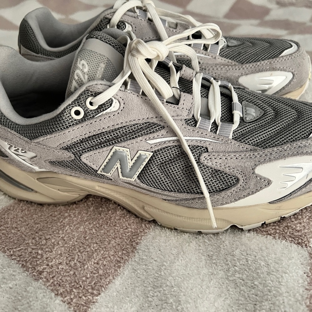 New Balance Gray and Cream Sneakers/ 🔴🔴SOLD